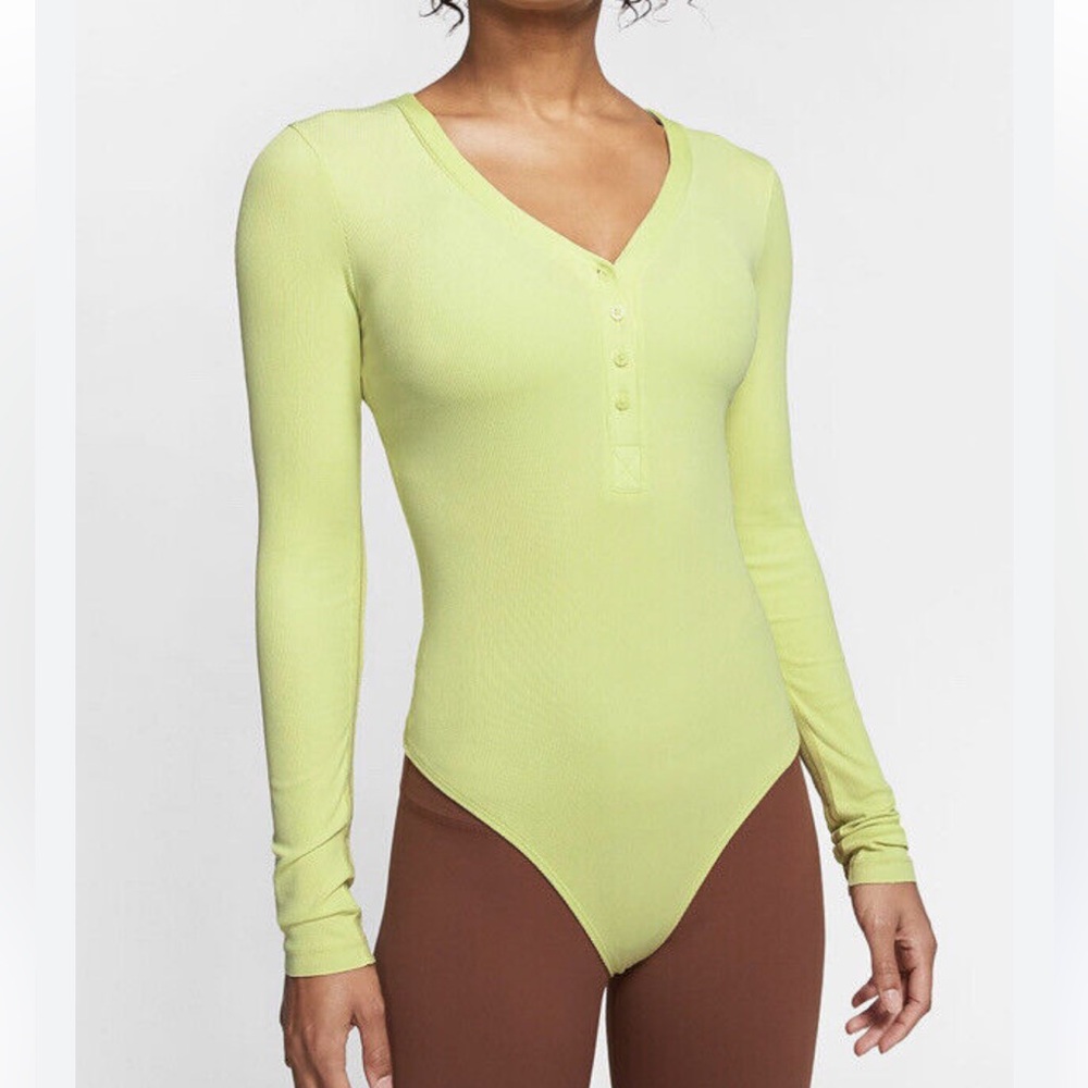 NIKE DRI FIT WOMEN'S LUXE HENLEY YOGA BODYSUIT YELLOW MEDIUM